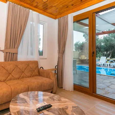 Ceren Akyaka Daily Weekly * Мугла